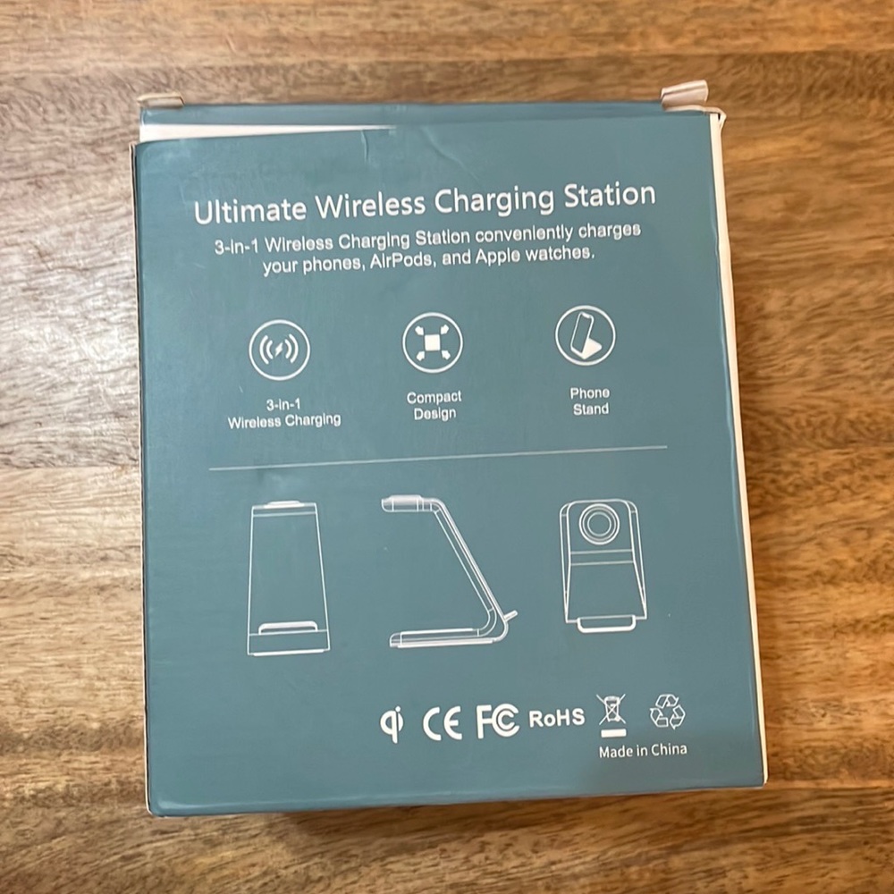 3 in 1 Wireless charging station - Picture 2 of 2